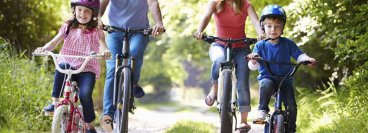 Дізнайтеся як правильно навчити дитину кататися на велосипеді